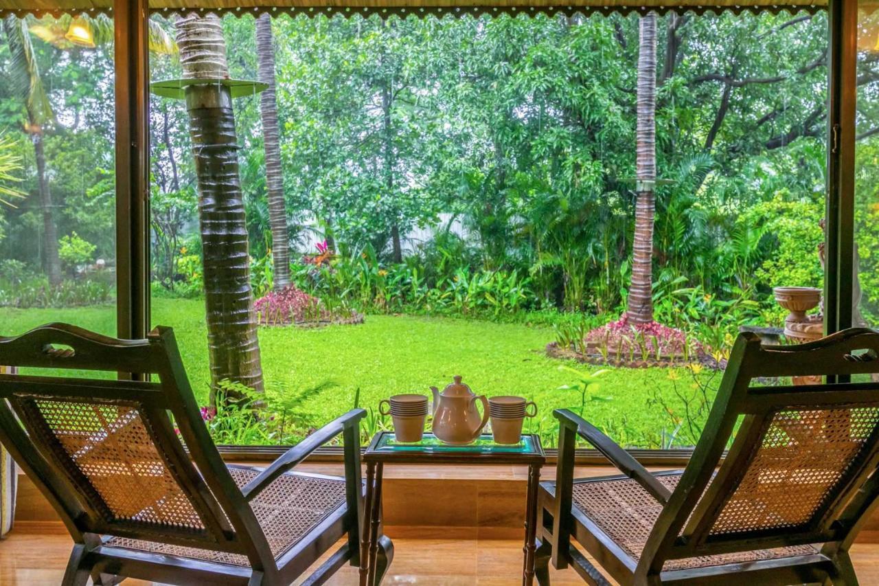 Stayvista's Casa Palmera: Pet-Friendly Villa with Pool and Games Alibag Exterior photo