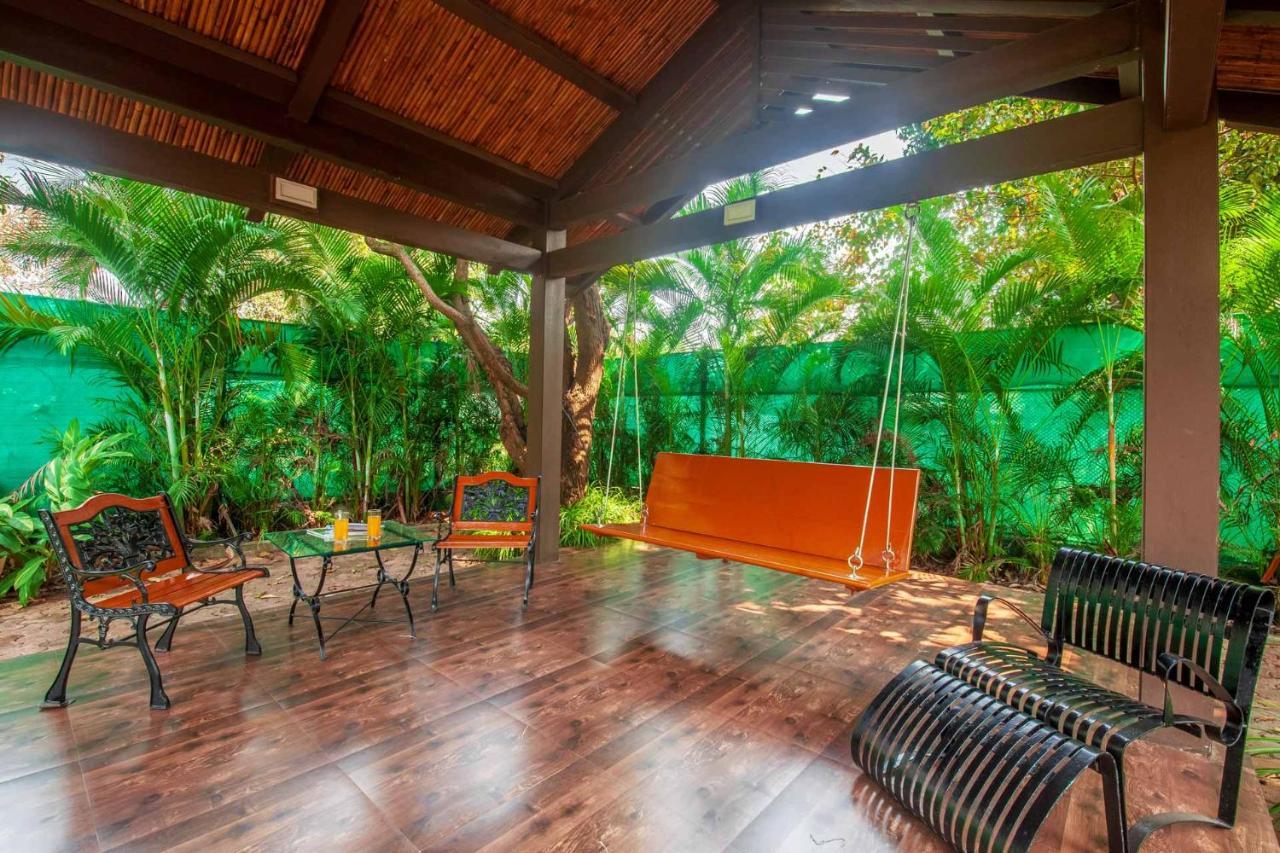 Stayvista's Casa Palmera: Pet-Friendly Villa with Pool and Games Alibag Exterior photo
