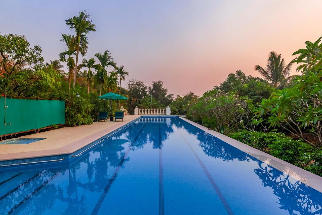 Stayvista's Casa Palmera: Pet-Friendly Villa with Pool and Games Alibag Exterior photo